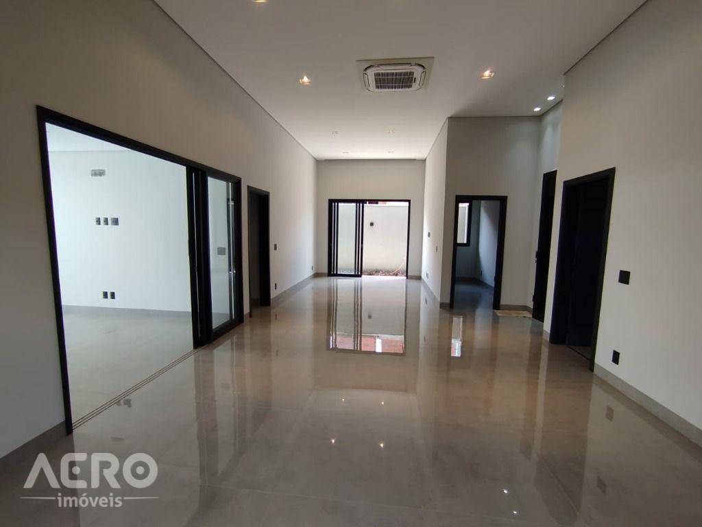 Casa de Condomínio à venda com 3 quartos, 243m² - Foto 3