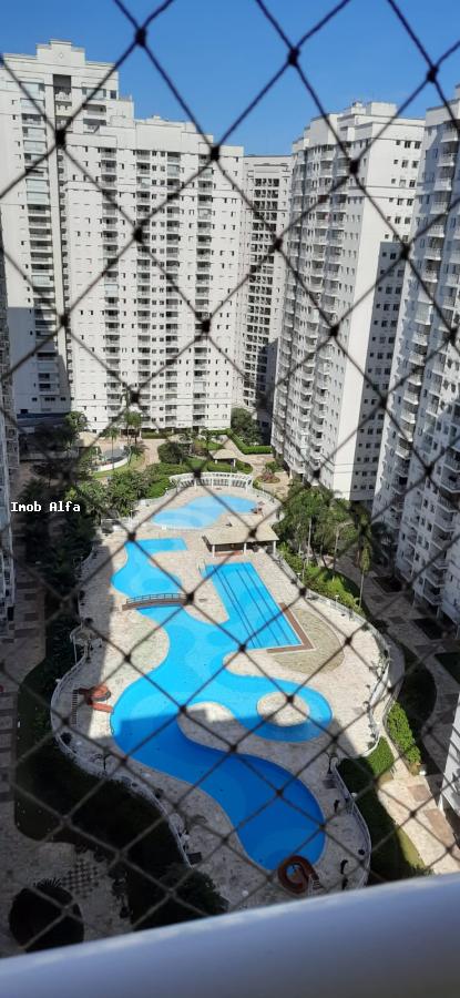 Apartamento à venda com 2 quartos, 64m² - Foto 2