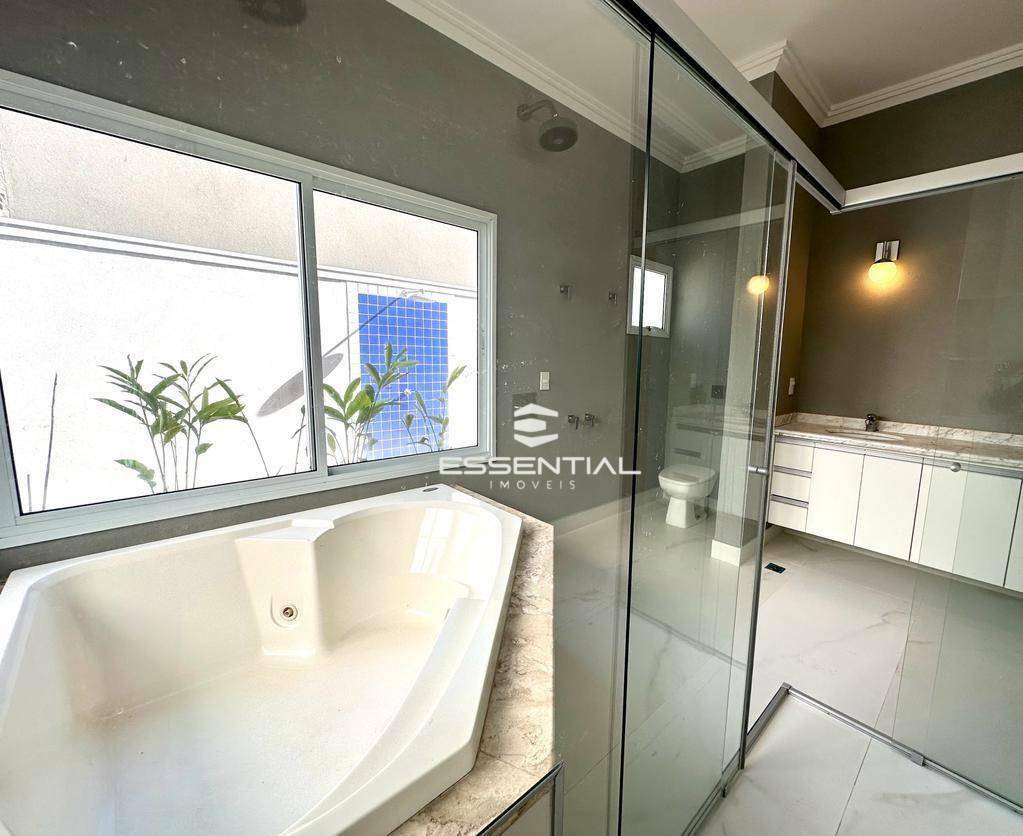 Casa à venda e aluguel com 3 quartos, 238m² - Foto 38