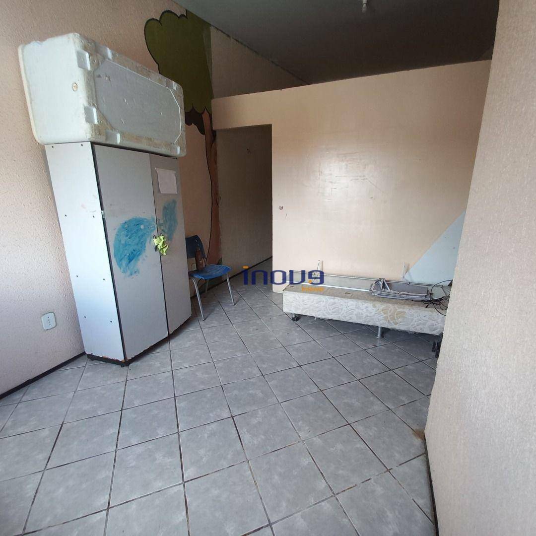 Casa à venda com 4 quartos, 300m² - Foto 4