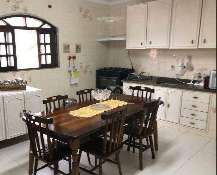 Sobrado à venda e aluguel com 3 quartos, 227m² - Foto 4