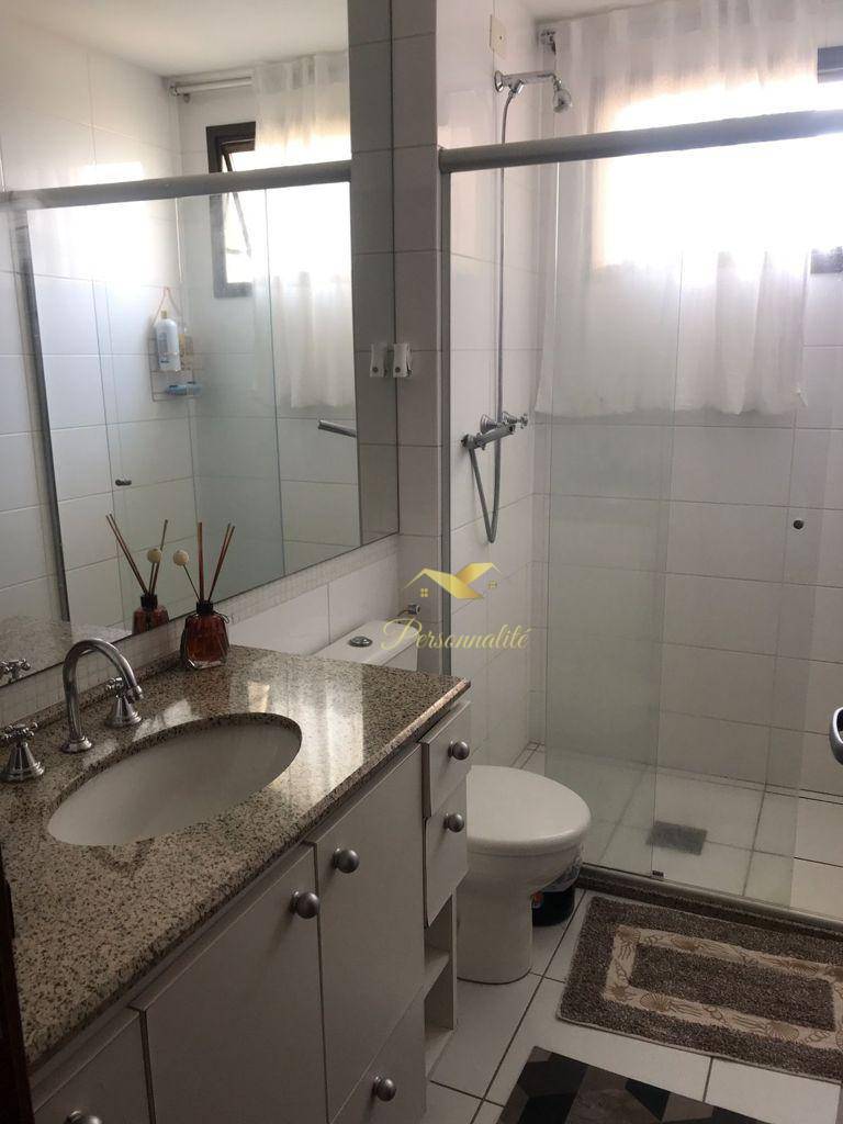 Apartamento à venda com 3 quartos, 217m² - Foto 12