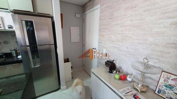 Apartamento à venda com 2 quartos, 64m² - Foto 24