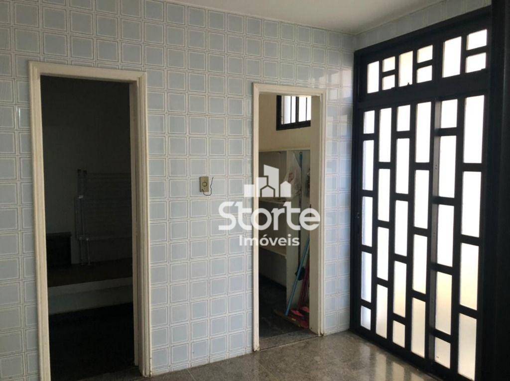 Casa à venda com 4 quartos, 319m² - Foto 9