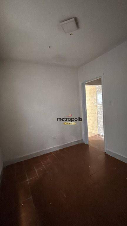 Casa para alugar com 2 quartos, 250m² - Foto 10