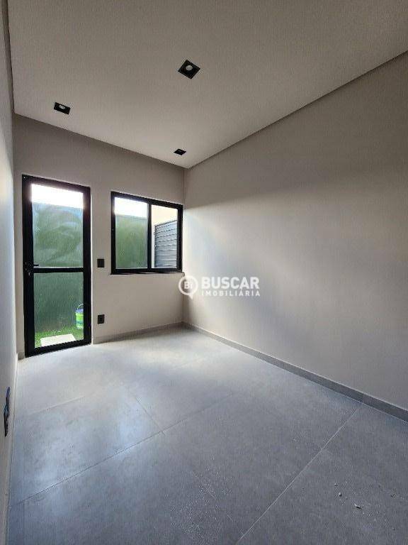 Casa de Condomínio à venda com 4 quartos, 215m² - Foto 3