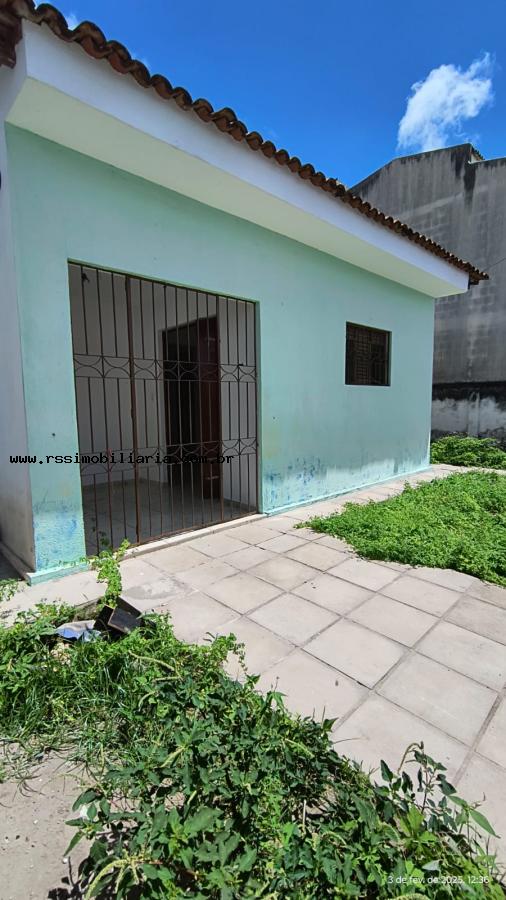 Casa à venda com 2 quartos, 70m² - Foto 1