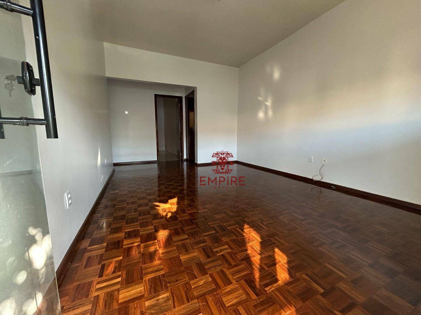Apartamento para alugar com 3 quartos, 140m² - Foto 2