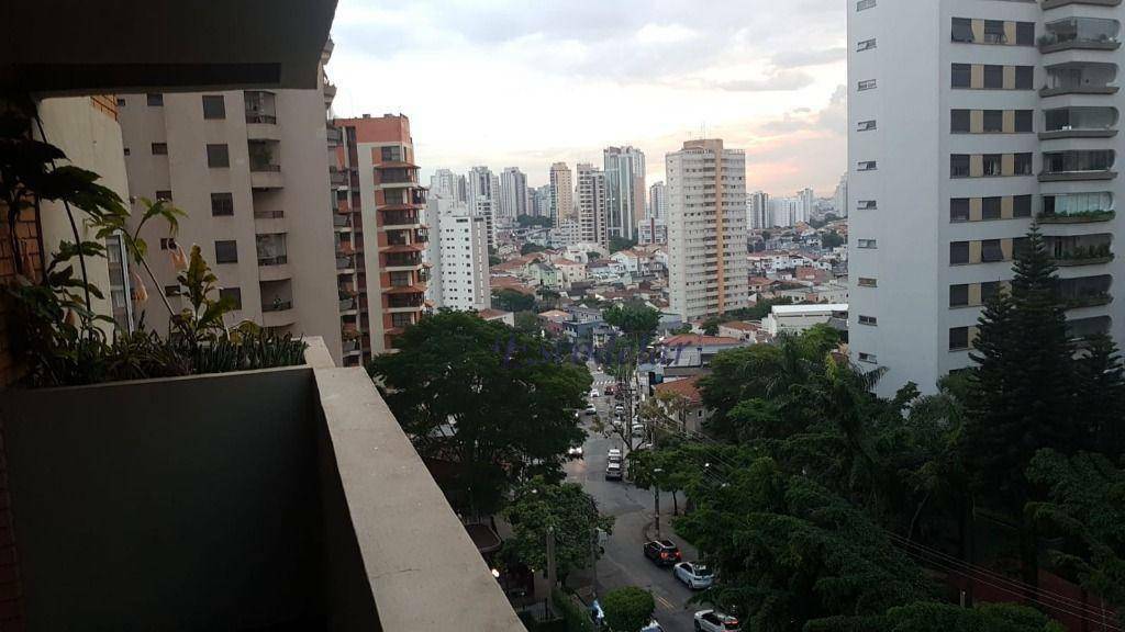 Apartamento à venda com 4 quartos, 220m² - Foto 1