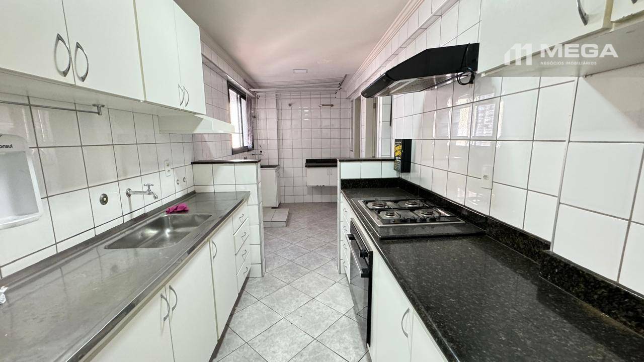 Apartamento à venda com 3 quartos, 189m² - Foto 7