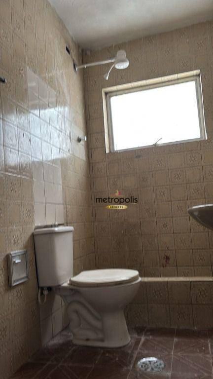 Casa para alugar com 2 quartos, 250m² - Foto 15