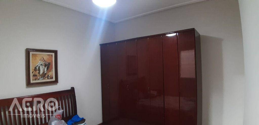 Casa à venda com 3 quartos, 270m² - Foto 14