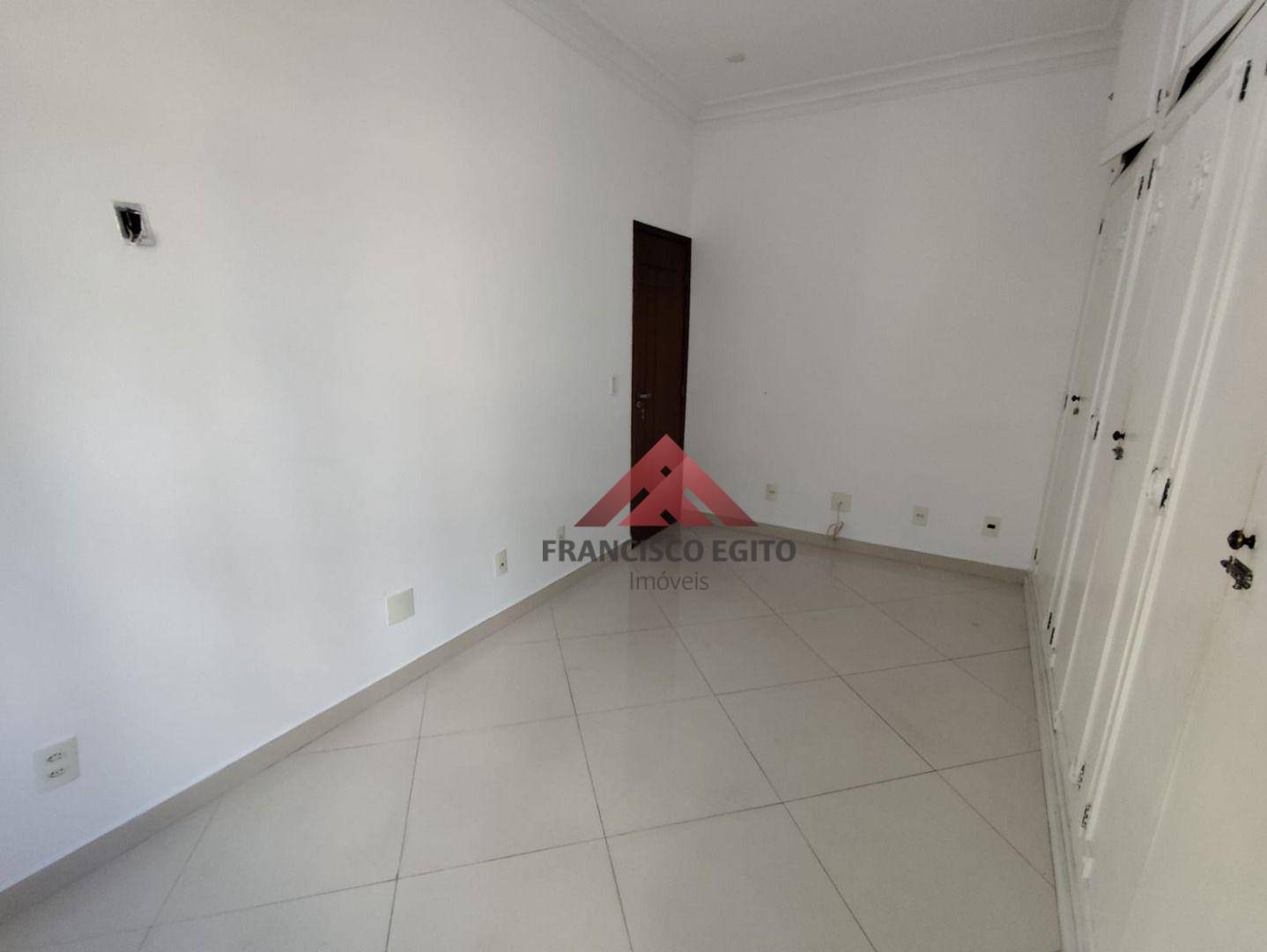 Apartamento para alugar com 3 quartos, 110m² - Foto 17