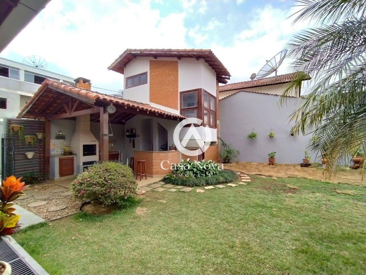 Casa à venda com 4 quartos, 357m² - Foto 2