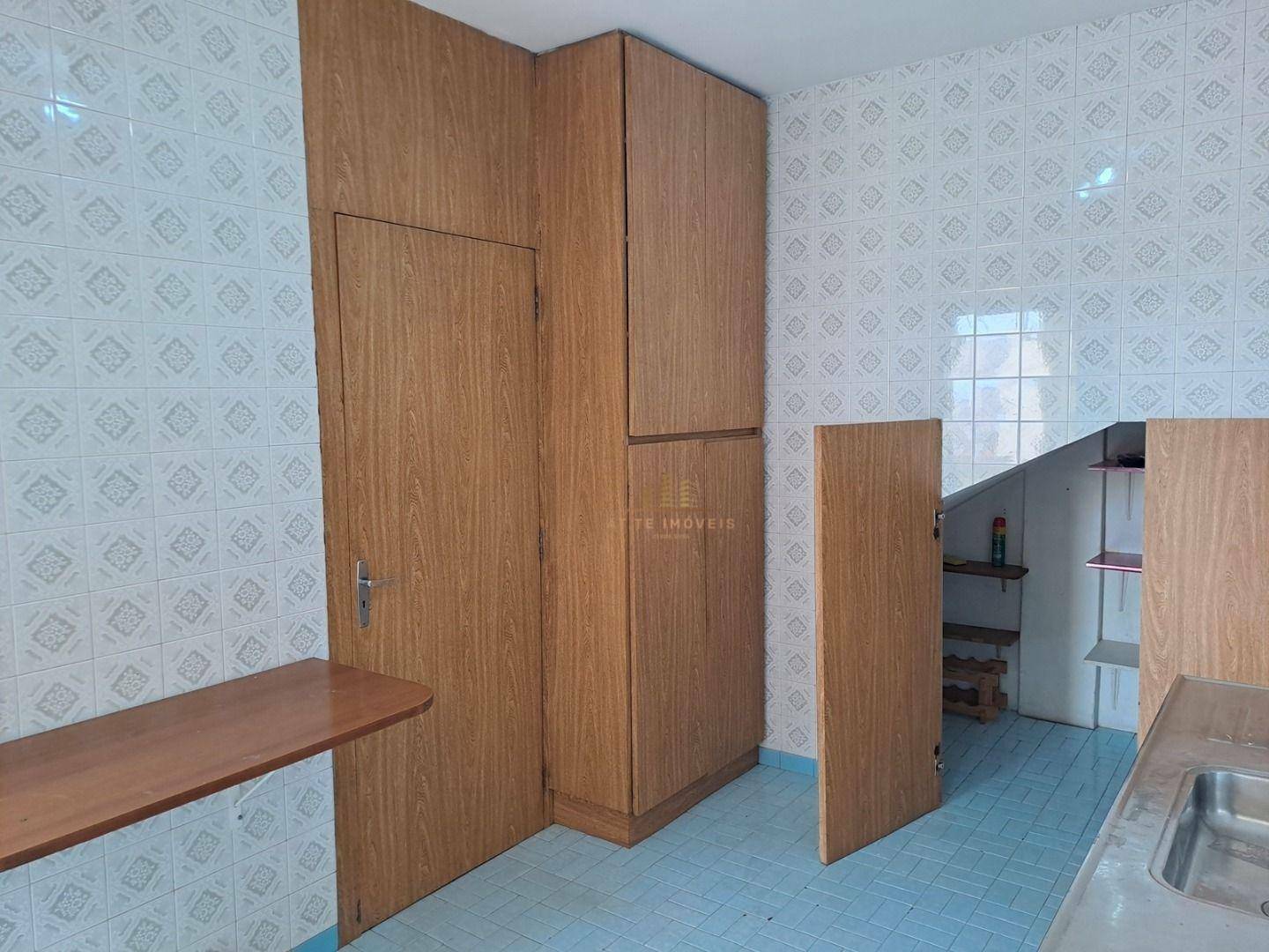 Casa à venda e aluguel com 4 quartos, 250m² - Foto 14