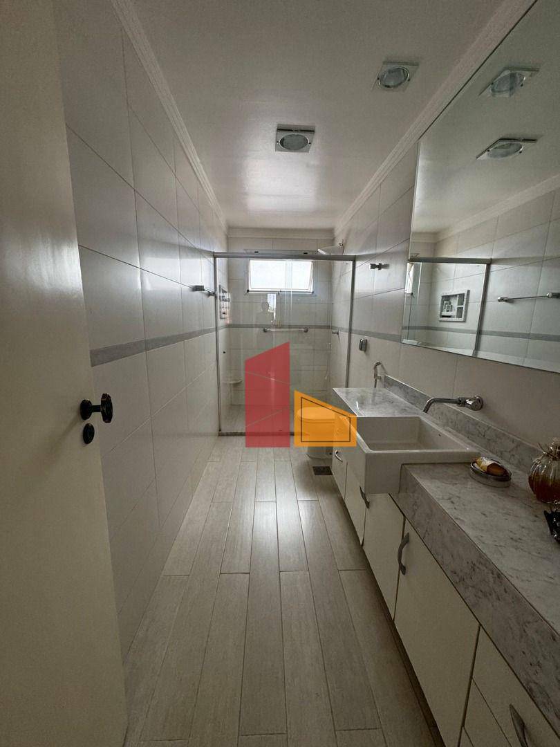 Apartamento à venda com 3 quartos, 216m² - Foto 9