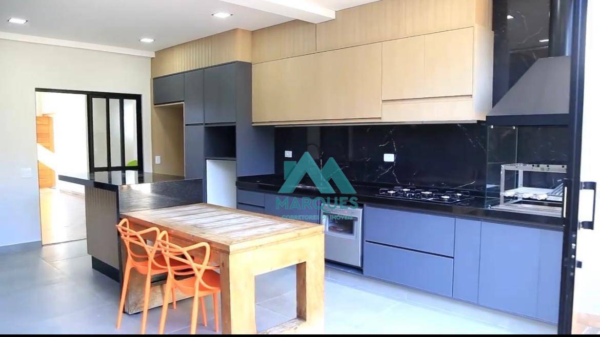 Casa à venda com 3 quartos, 150m² - Foto 1