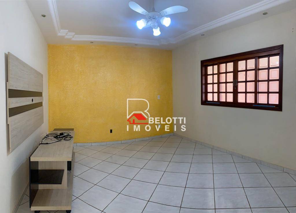 Casa à venda com 3 quartos, 200m² - Foto 2