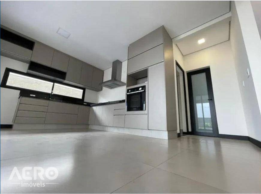 Casa de Condomínio à venda com 3 quartos, 240m² - Foto 1