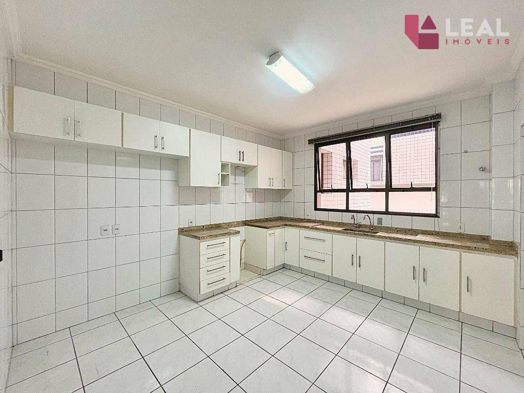 Apartamento à venda com 3 quartos, 223m² - Foto 8