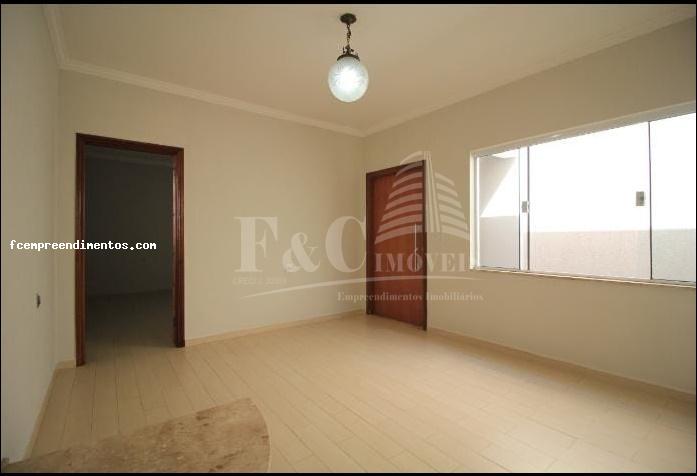 Casa à venda com 3 quartos, 250m² - Foto 1