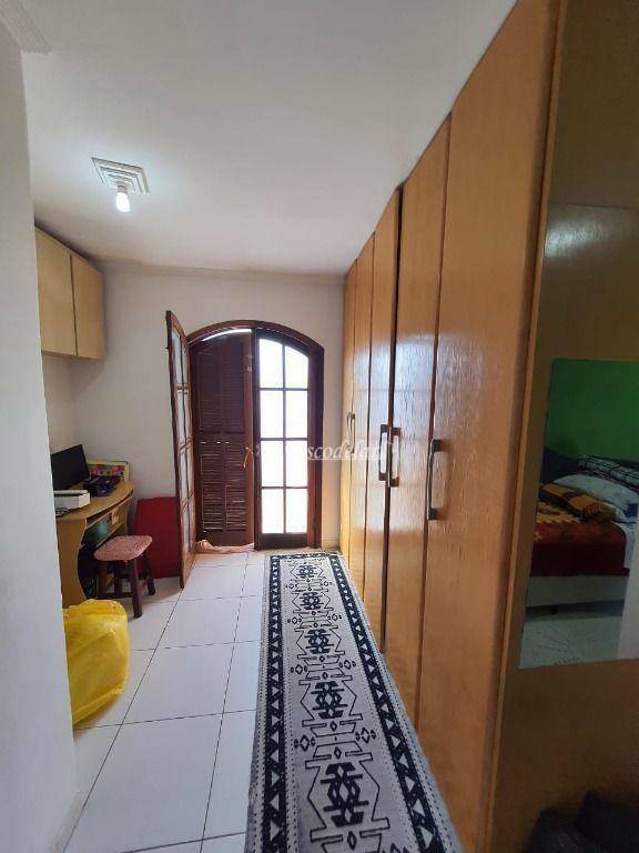 Sobrado à venda com 2 quartos, 200m² - Foto 18