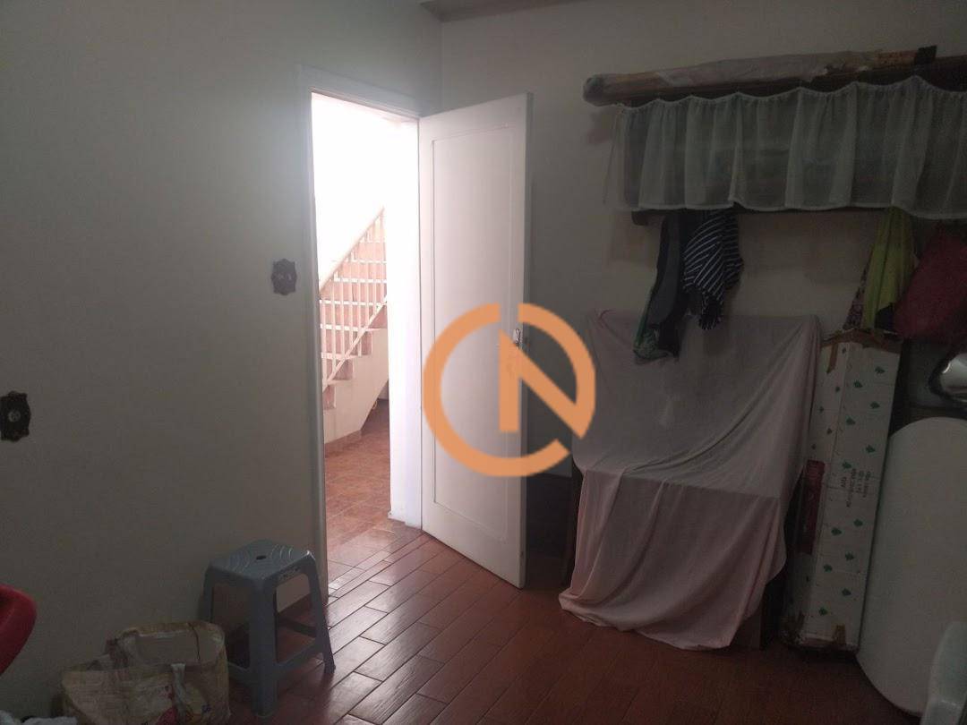 Casa à venda e aluguel com 4 quartos, 257m² - Foto 4
