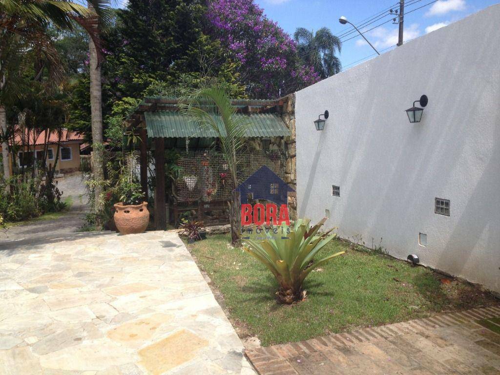 Casa à venda e aluguel com 3 quartos, 500m² - Foto 9