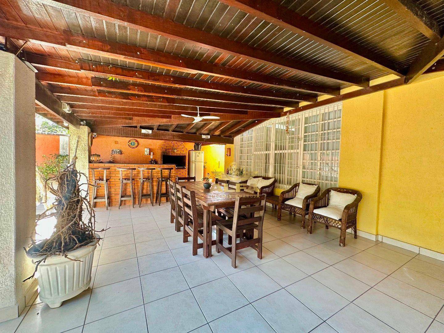 Casa à venda com 4 quartos, 200m² - Foto 25