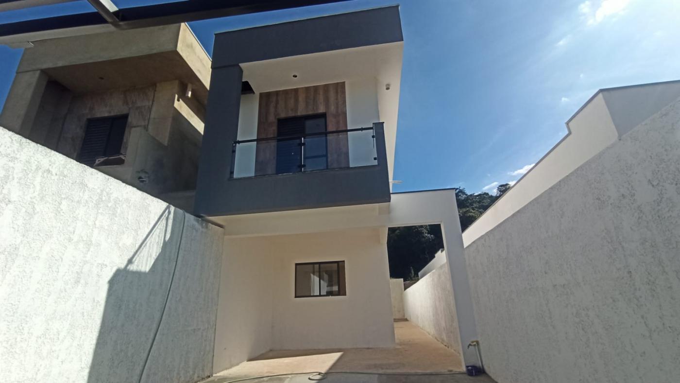 Casa à venda com 3 quartos, 125m² - Foto 1