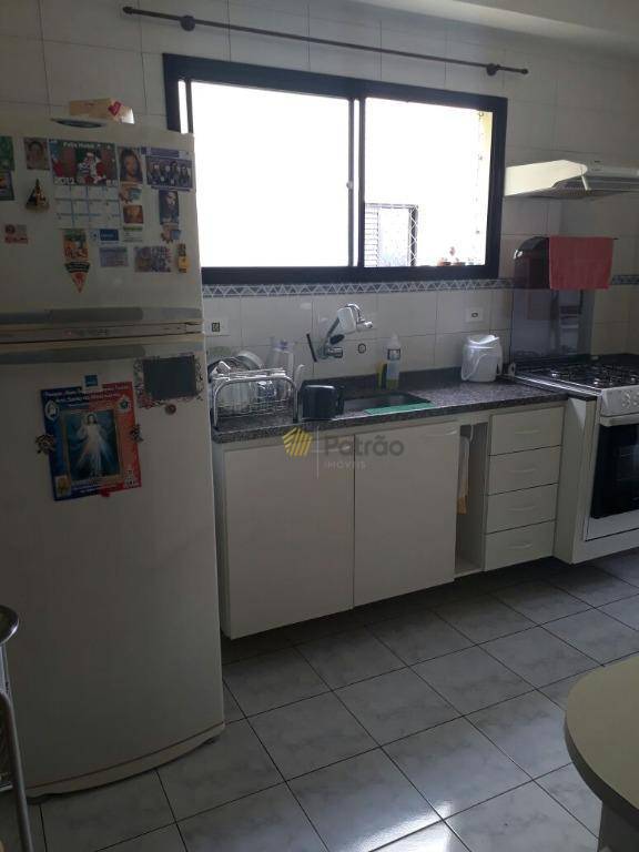 Apartamento à venda com 2 quartos, 70m² - Foto 2