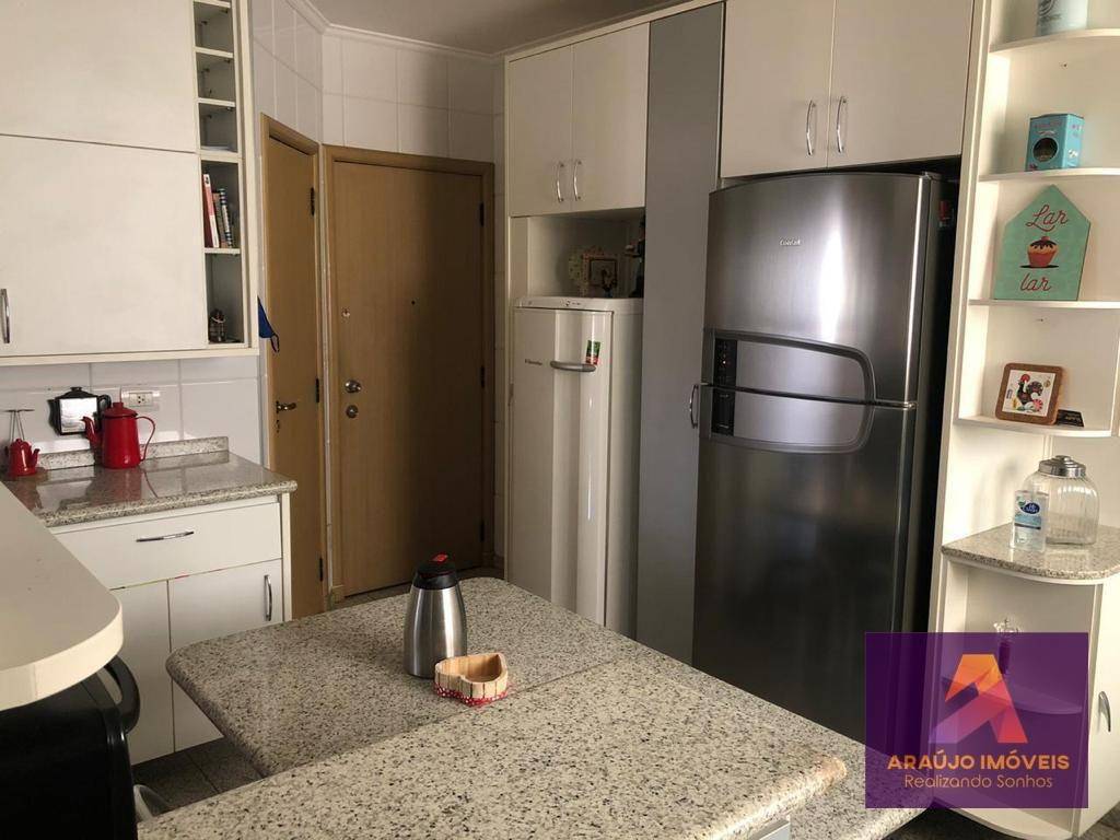 Apartamento à venda com 4 quartos, 143m² - Foto 8