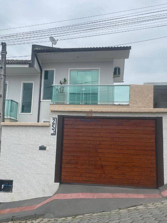 Sobrado à venda com 3 quartos, 100m² - Foto 1