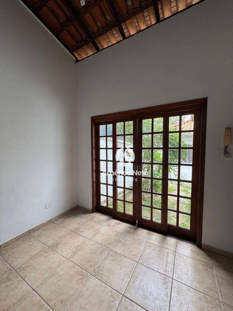 Casa para alugar com 2 quartos, 160m² - Foto 5