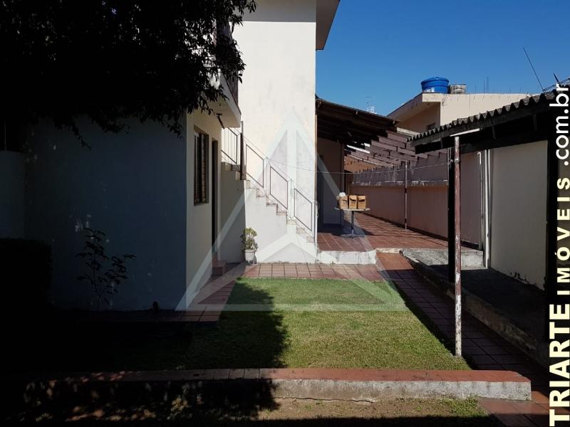 Casa para alugar com 2 quartos, 220m² - Foto 1