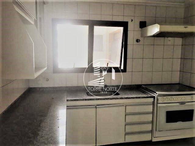 Apartamento à venda com 4 quartos, 140m² - Foto 11