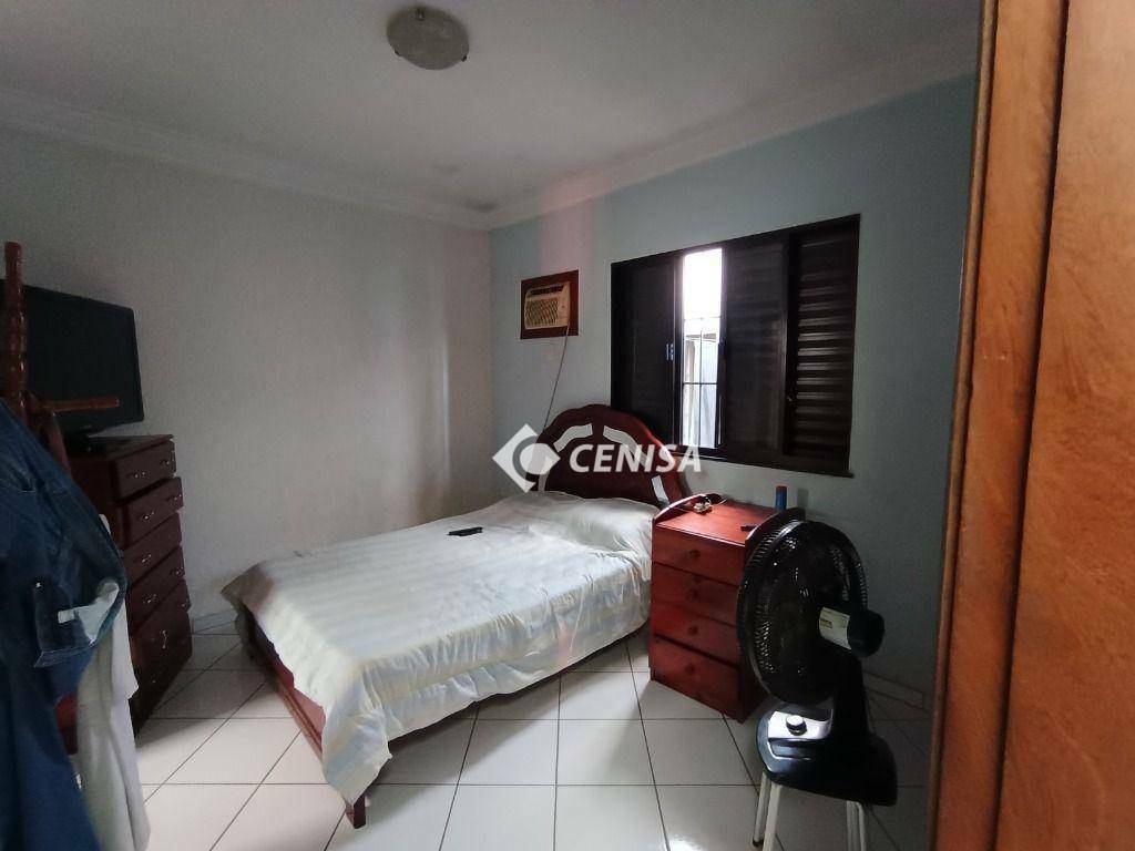 Casa à venda com 5 quartos, 210m² - Foto 11