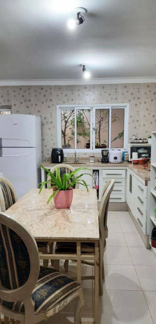 Sobrado à venda com 3 quartos, 220m² - Foto 1