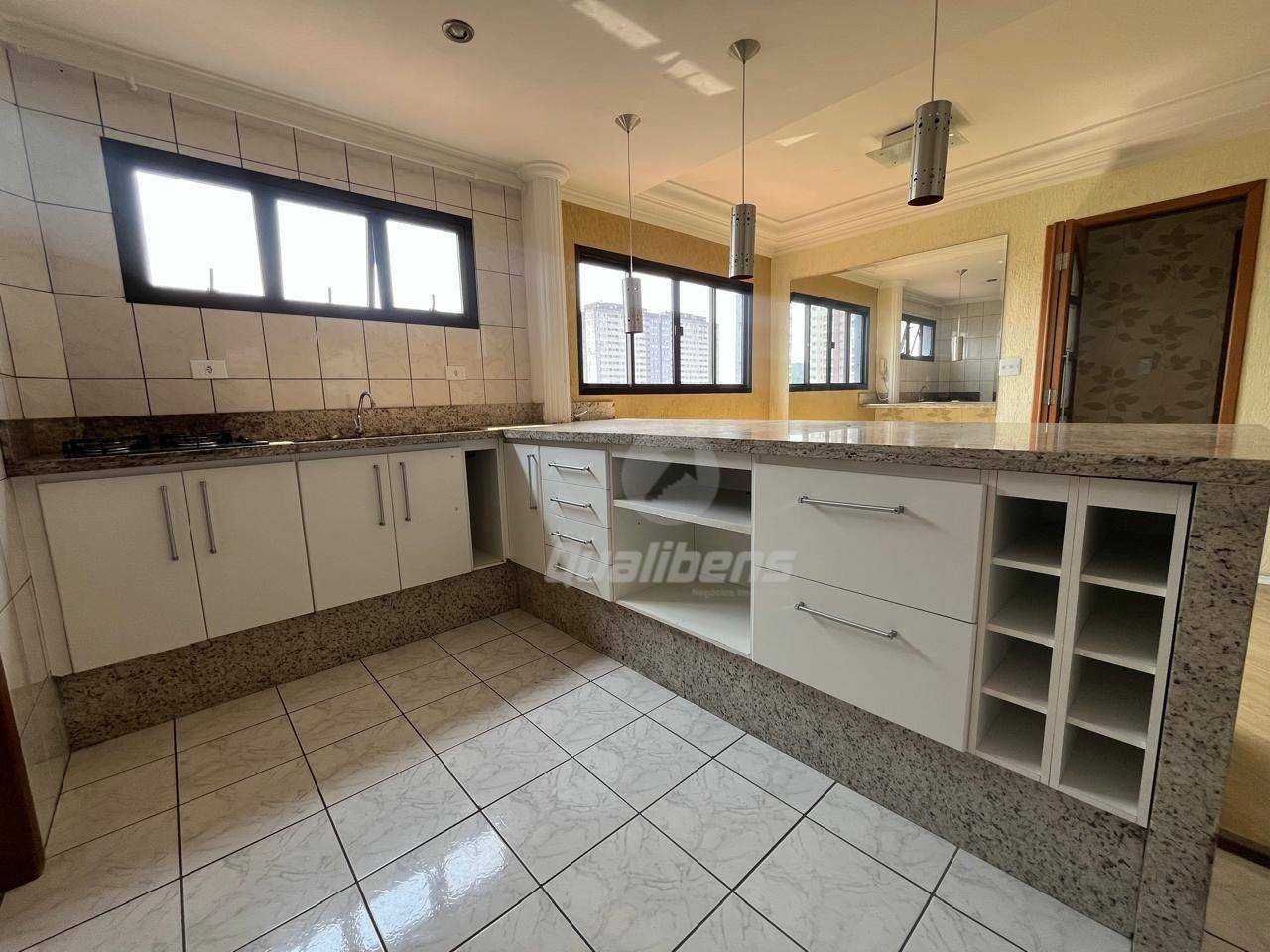 Apartamento para alugar com 2 quartos, 72m² - Foto 2