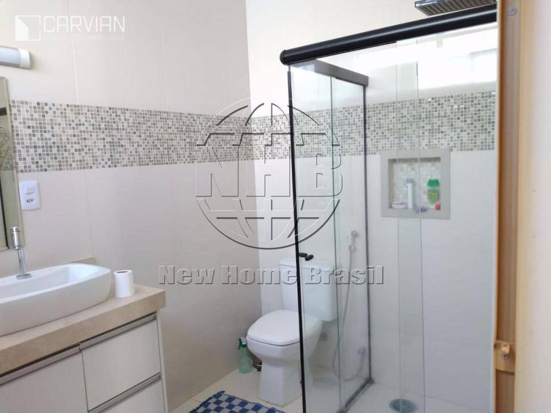 Casa à venda com 3 quartos, 320m² - Foto 1