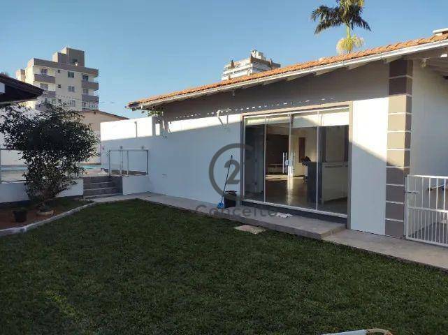 Casa para alugar com 6 quartos, 247m² - Foto 15