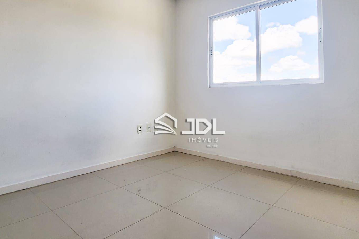 Apartamento à venda com 2 quartos, 65m² - Foto 4