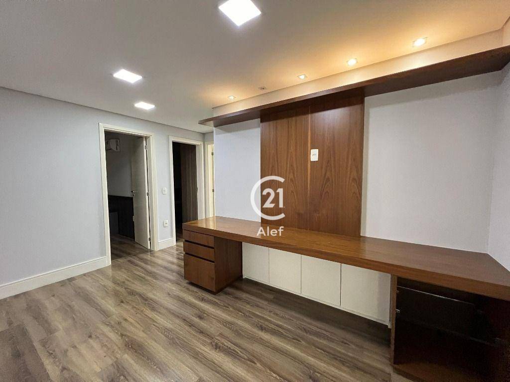 Apartamento para alugar com 4 quartos, 241m² - Foto 14