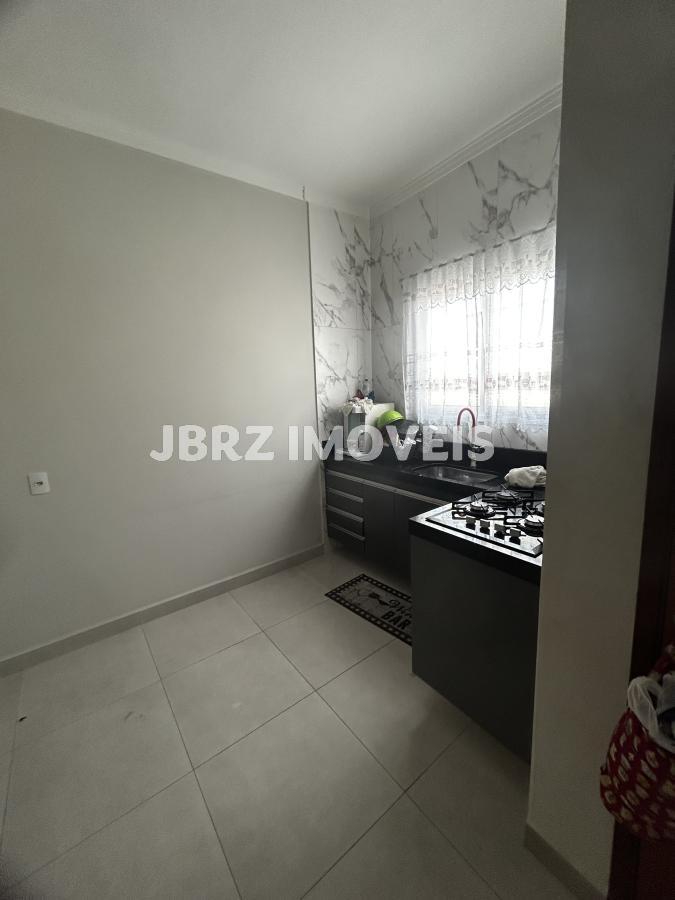 Casa à venda com 2 quartos, 97m² - Foto 2