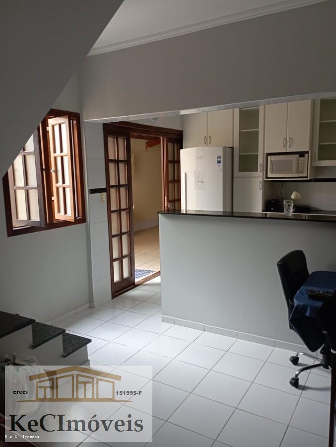 Casa à venda com 5 quartos, 170m² - Foto 2