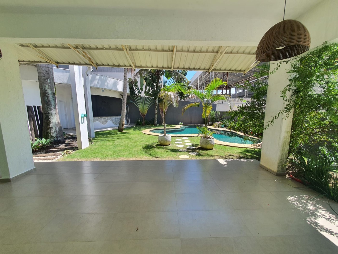 Casa de Condomínio para alugar com 4 quartos, 650m² - Foto 12