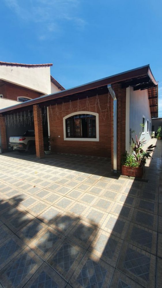 Casa à venda com 3 quartos, 150m² - Foto 1