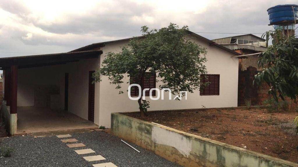 Casa à venda com 2 quartos, 200m² - Foto 1