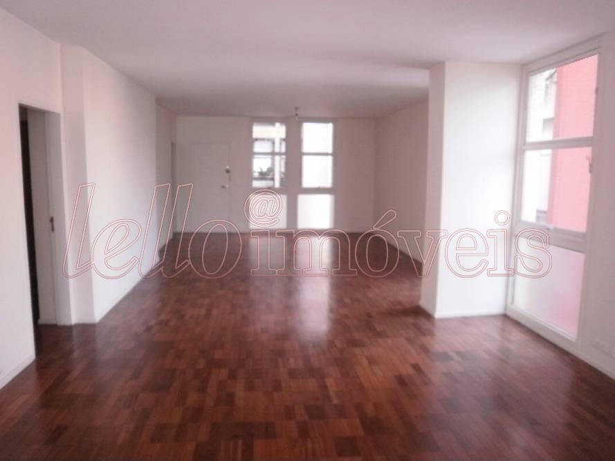 Apartamento para alugar com 3 quartos, 200m² - Foto 2