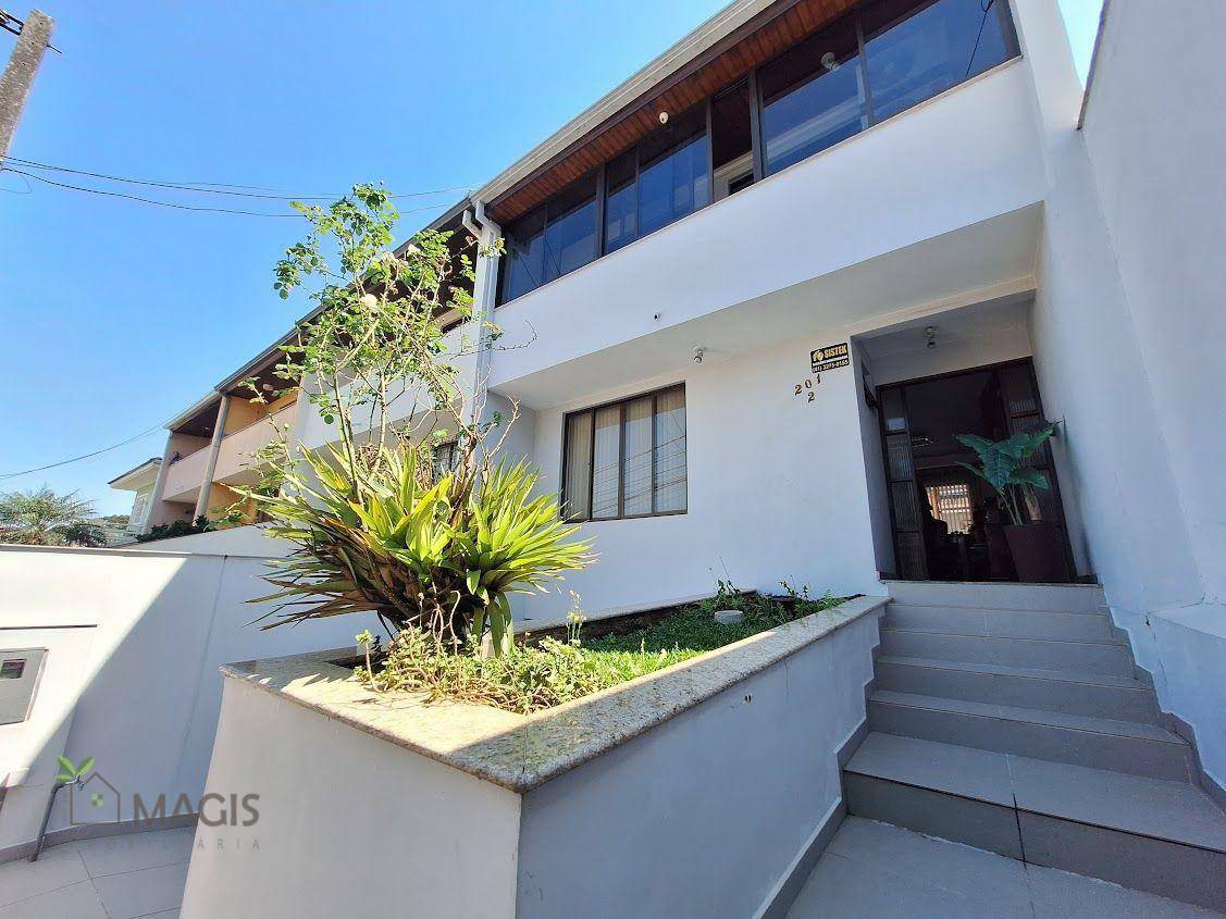 Sobrado à venda com 3 quartos, 227m² - Foto 1